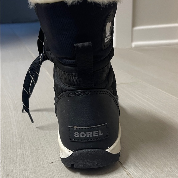Sorel Women's Black and White Winter Boots EUC - worn a few times - Picture 5 of 7